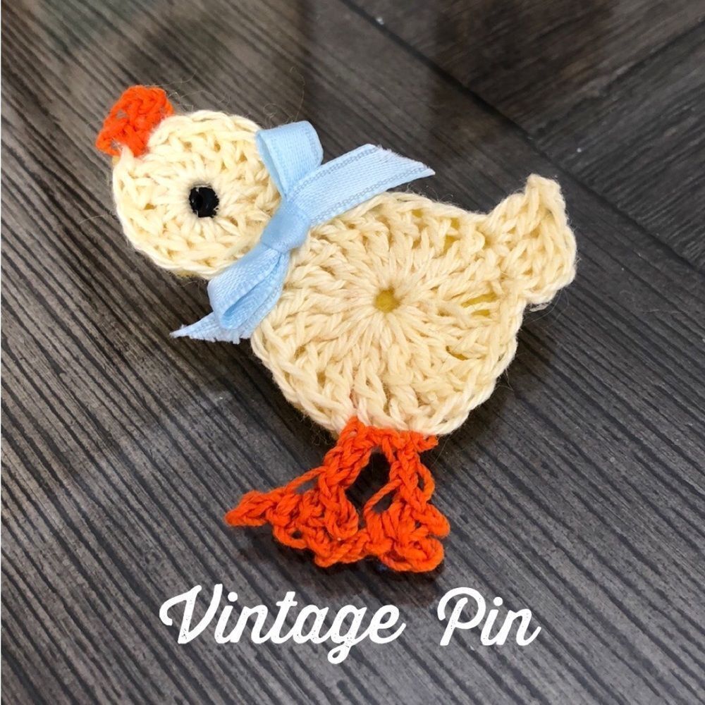 Vintage Crocheted Easter Chick Pin / Brooch Easter Chicken